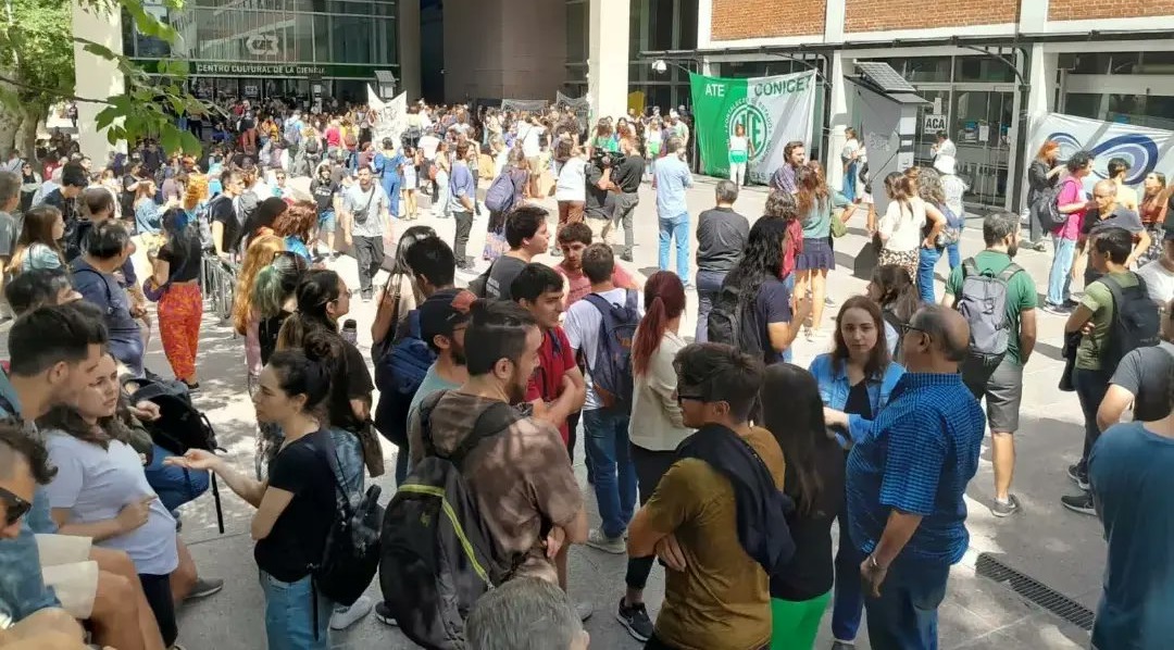El 14 de febrero, referentes de la RAICYT tuvieron una reunión con el presidente del CONICET, Daniel Salamone, para plantearle sus preocupaciones. El reclamo fue acompañado con movilizaciones de científicos en todo el país.